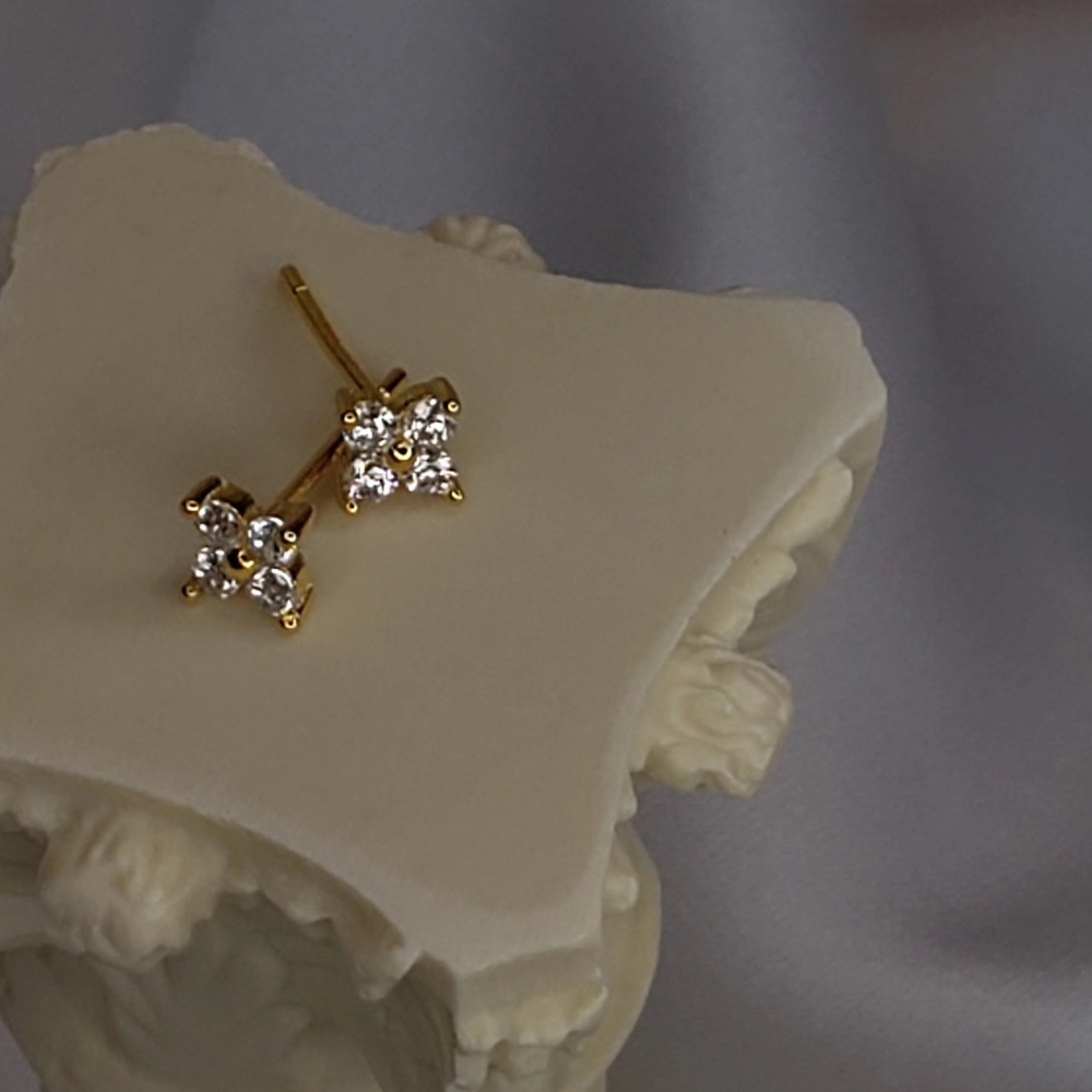 Blooming Spring Flower Mini Stud - Picture 3 of 8
